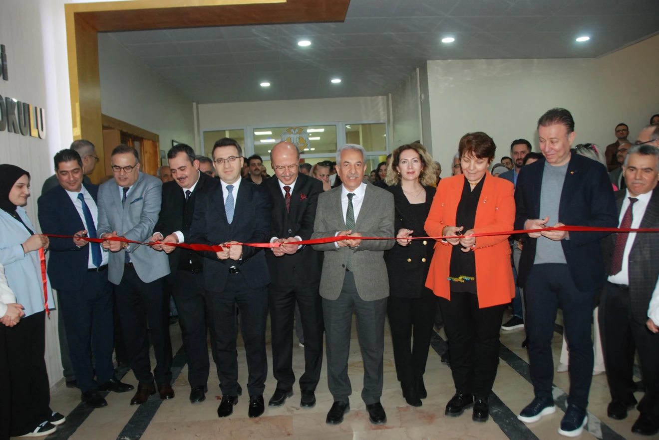 Sende de Bende de Anısı Var Fotoğraf Sergisi Akşehir Meslek Yüksekokulu'nda Gerçekleştirildi.